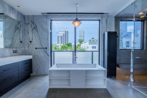 Купить кондоминиум в Майами-Бич, Флорида 3 спальни, 258.45м2, № 1978684 - фото 20