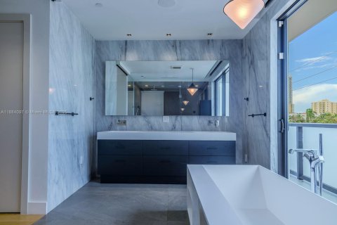 Купить кондоминиум в Майами-Бич, Флорида 3 спальни, 258.45м2, № 1978684 - фото 21