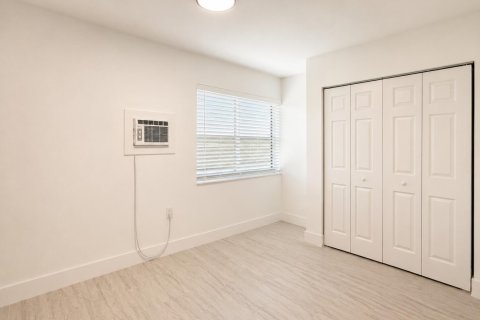 House in St. Lucie, Florida 3 bedrooms, 89.19 sq.m. № 2083477 - photo 12