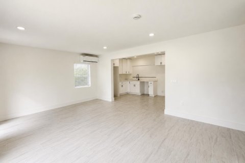 House in St. Lucie, Florida 3 bedrooms, 89.19 sq.m. № 2083477 - photo 7