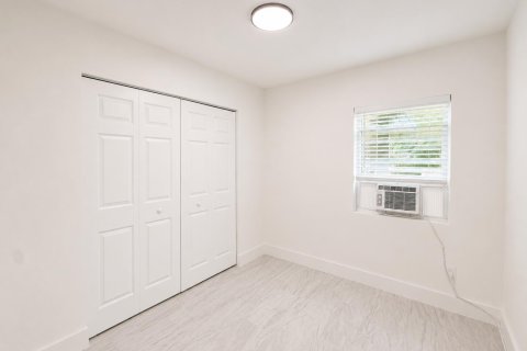 House in St. Lucie, Florida 3 bedrooms, 89.19 sq.m. № 2083477 - photo 11