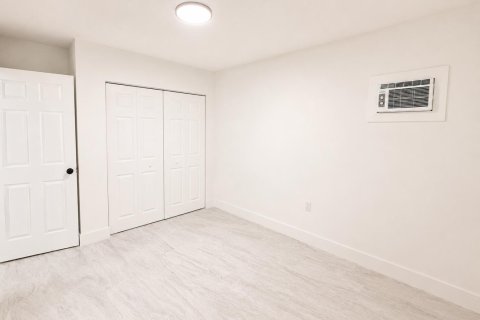 House in St. Lucie, Florida 3 bedrooms, 89.19 sq.m. № 2083477 - photo 9