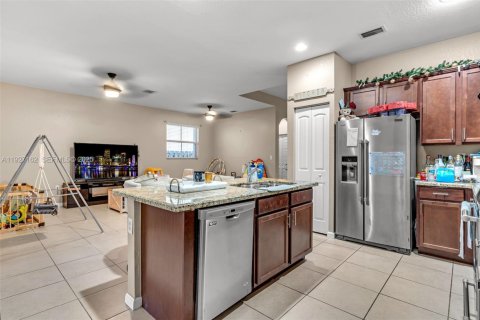 House in Homestead, Florida 4 bedrooms, 172.89 sq.m. № 1986194 - photo 9