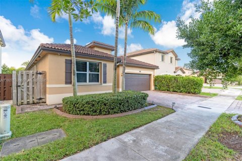 House in Homestead, Florida 4 bedrooms, 172.89 sq.m. № 1986194 - photo 2