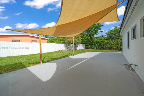 House in Cutler Bay, Florida 4 bedrooms, 157 sq.m. № 1847768 - photo 22