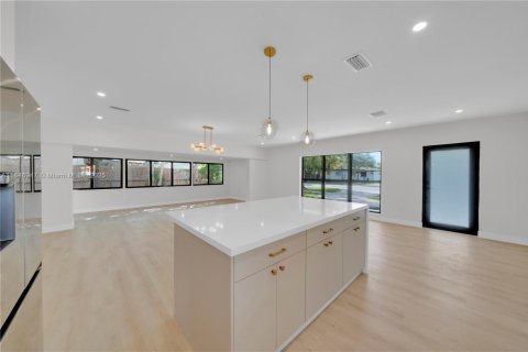 House in Cutler Bay, Florida 4 bedrooms, 157 sq.m. № 1847768 - photo 9