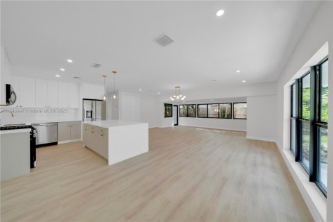 House in Cutler Bay, Florida 4 bedrooms, 157 sq.m. № 1847768 - photo 6