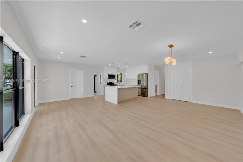 House in Cutler Bay, Florida 4 bedrooms, 157 sq.m. № 1847768 - photo 12