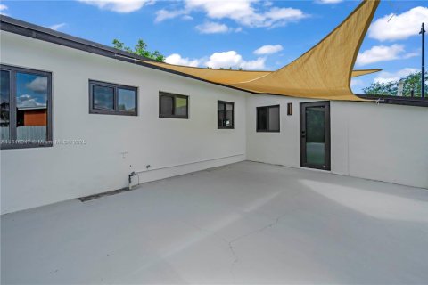 House in Cutler Bay, Florida 4 bedrooms, 157 sq.m. № 1847768 - photo 23