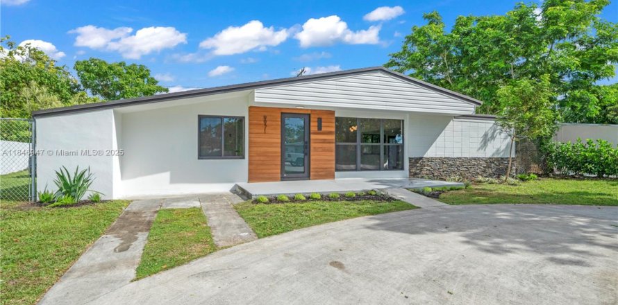 House in Cutler Bay, Florida 4 bedrooms, 157 sq.m. № 1847768