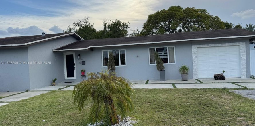 Casa en Hialeah, Florida 3 dormitorios, 121.42 m2 № 1852050