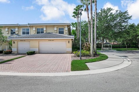 Copropriété à louer à Royal Palm Beach, Floride: 3 chambres, 214.23 m2 № 2289189 - photo 2