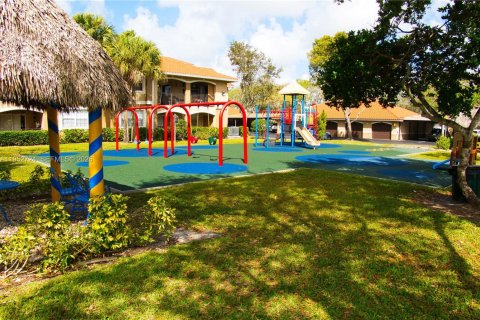 Copropriété à vendre à Pembroke Pines, Floride: 2 chambres, 104.98 m2 № 2079172 - photo 22