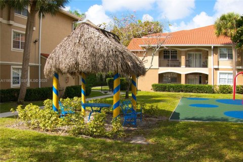 Copropriété à vendre à Pembroke Pines, Floride: 2 chambres, 104.98 m2 № 2079172 - photo 21