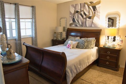 Copropriété à vendre à Pembroke Pines, Floride: 2 chambres, 104.98 m2 № 2079172 - photo 8
