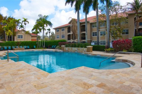 Copropriété à vendre à Pembroke Pines, Floride: 2 chambres, 104.98 m2 № 2079172 - photo 29
