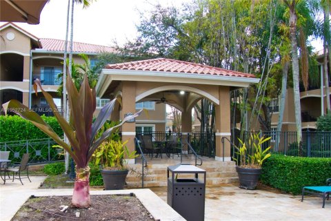 Copropriété à vendre à Pembroke Pines, Floride: 2 chambres, 104.98 m2 № 2079172 - photo 30