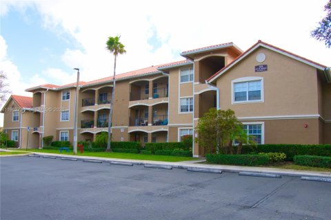 Copropriété à vendre à Pembroke Pines, Floride: 2 chambres, 104.98 m2 № 2079172 - photo 17