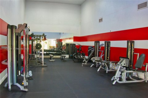 Copropriété à vendre à Pembroke Pines, Floride: 2 chambres, 104.98 m2 № 2079172 - photo 25