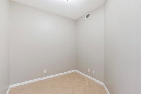 Condominio en venta en Port St. Lucie, Florida, 2 dormitorios, 134.52 m2 № 2078275 - foto 9
