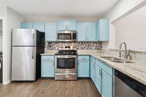 Condo in Altamonte Springs, Florida, 2 bedrooms № 2237288 - photo 17