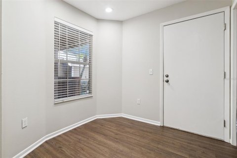 Condo in Altamonte Springs, Florida, 2 bedrooms № 2237288 - photo 5