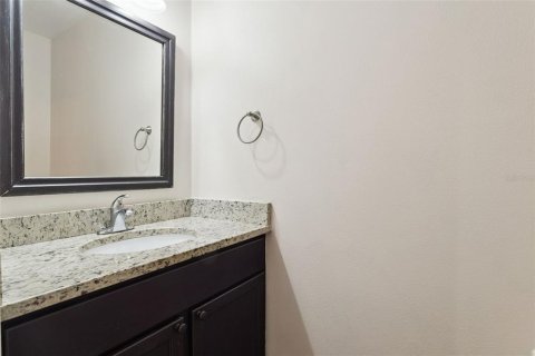 Condo in Altamonte Springs, Florida, 2 bedrooms № 2237288 - photo 30