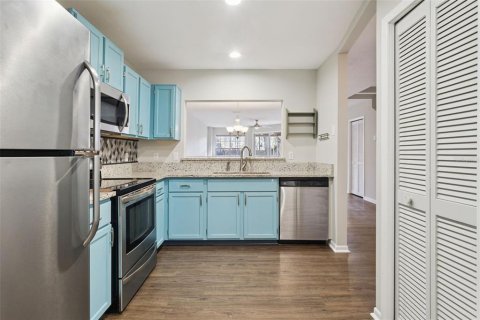 Condo in Altamonte Springs, Florida, 2 bedrooms № 2237288 - photo 15