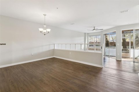 Condo in Altamonte Springs, Florida, 2 bedrooms № 2237288 - photo 12