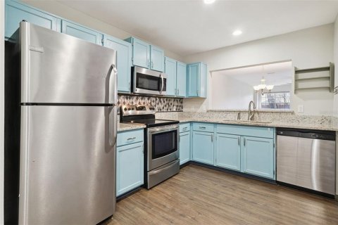 Condo in Altamonte Springs, Florida, 2 bedrooms № 2237288 - photo 16