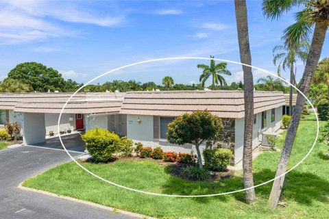 House in Sarasota, Florida 2 bedrooms, 121.89 sq.m. № 2298372