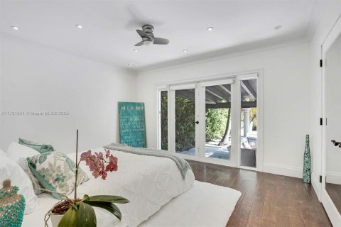 House in Coral Gables, Florida 5 bedrooms, 246.1 sq.m. № 1728083 - photo 22