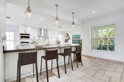 House in Coral Gables, Florida 5 bedrooms, 246.1 sq.m. № 1728083 - photo 8