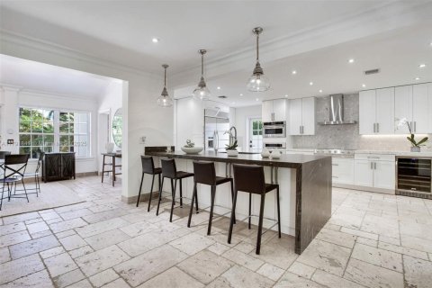 House in Coral Gables, Florida 5 bedrooms, 246.1 sq.m. № 1728083 - photo 9