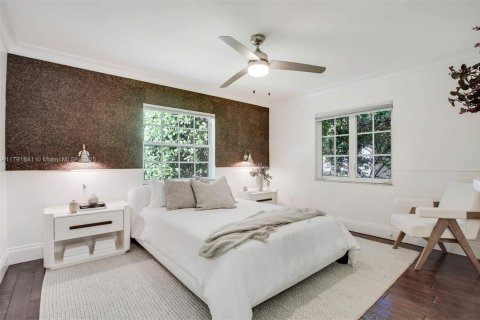 House in Coral Gables, Florida 5 bedrooms, 246.1 sq.m. № 1728083 - photo 20