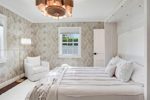 House in Coral Gables, Florida 5 bedrooms, 246.1 sq.m. № 1728083 - photo 25