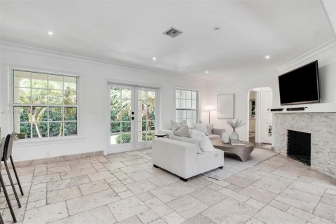 House in Coral Gables, Florida 5 bedrooms, 246.1 sq.m. № 1728083 - photo 5