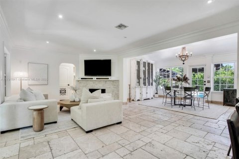 House in Coral Gables, Florida 5 bedrooms, 246.1 sq.m. № 1728083 - photo 4