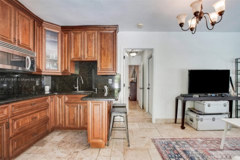 House in Coral Gables, Florida 5 bedrooms, 246.1 sq.m. № 1728083 - photo 27