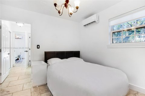 House in Coral Gables, Florida 5 bedrooms, 246.1 sq.m. № 1728083 - photo 30