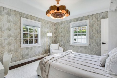 House in Coral Gables, Florida 5 bedrooms, 246.1 sq.m. № 1728083 - photo 24