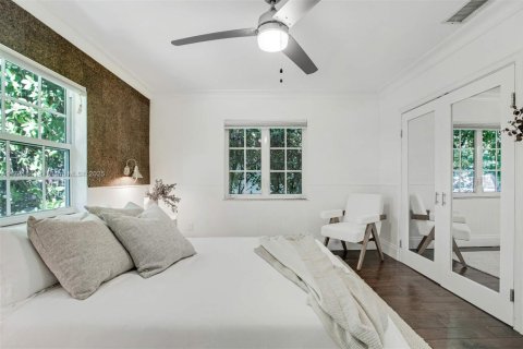 House in Coral Gables, Florida 5 bedrooms, 246.1 sq.m. № 1728083 - photo 21
