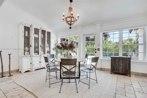 House in Coral Gables, Florida 5 bedrooms, 246.1 sq.m. № 1728083 - photo 11