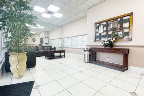 Снять в аренду кондоминиум в Халландейл-Бич, Флорида 1 спальня, 72.46м2, № 1955786 - фото 13