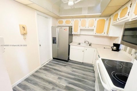 Снять в аренду кондоминиум в Халландейл-Бич, Флорида 1 спальня, 72.46м2, № 1955786 - фото 5