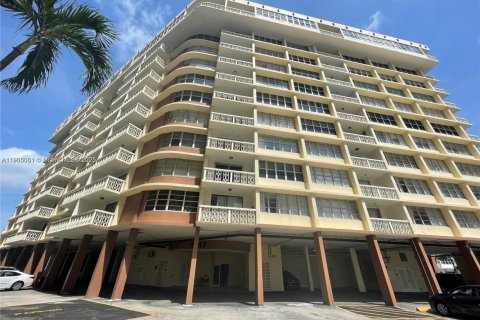 Снять в аренду кондоминиум в Халландейл-Бич, Флорида 1 спальня, 72.46м2, № 1955786 - фото 2