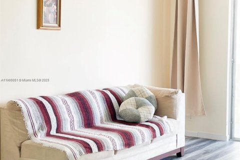 Снять в аренду кондоминиум в Халландейл-Бич, Флорида 1 спальня, 72.46м2, № 1955786 - фото 7