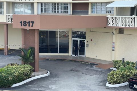 Снять в аренду кондоминиум в Халландейл-Бич, Флорида 1 спальня, 72.46м2, № 1955786 - фото 19