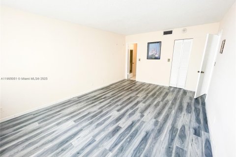 Снять в аренду кондоминиум в Халландейл-Бич, Флорида 1 спальня, 72.46м2, № 1955786 - фото 11