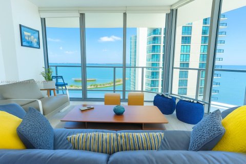 Condo in Miami, Florida, 3 bedrooms  № 1925097 - photo 1